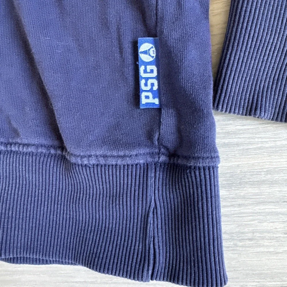 PSG Football Club Crewneck Navy Blue SWEATSHIRT 12A Sz Kids M / Women's Small‎